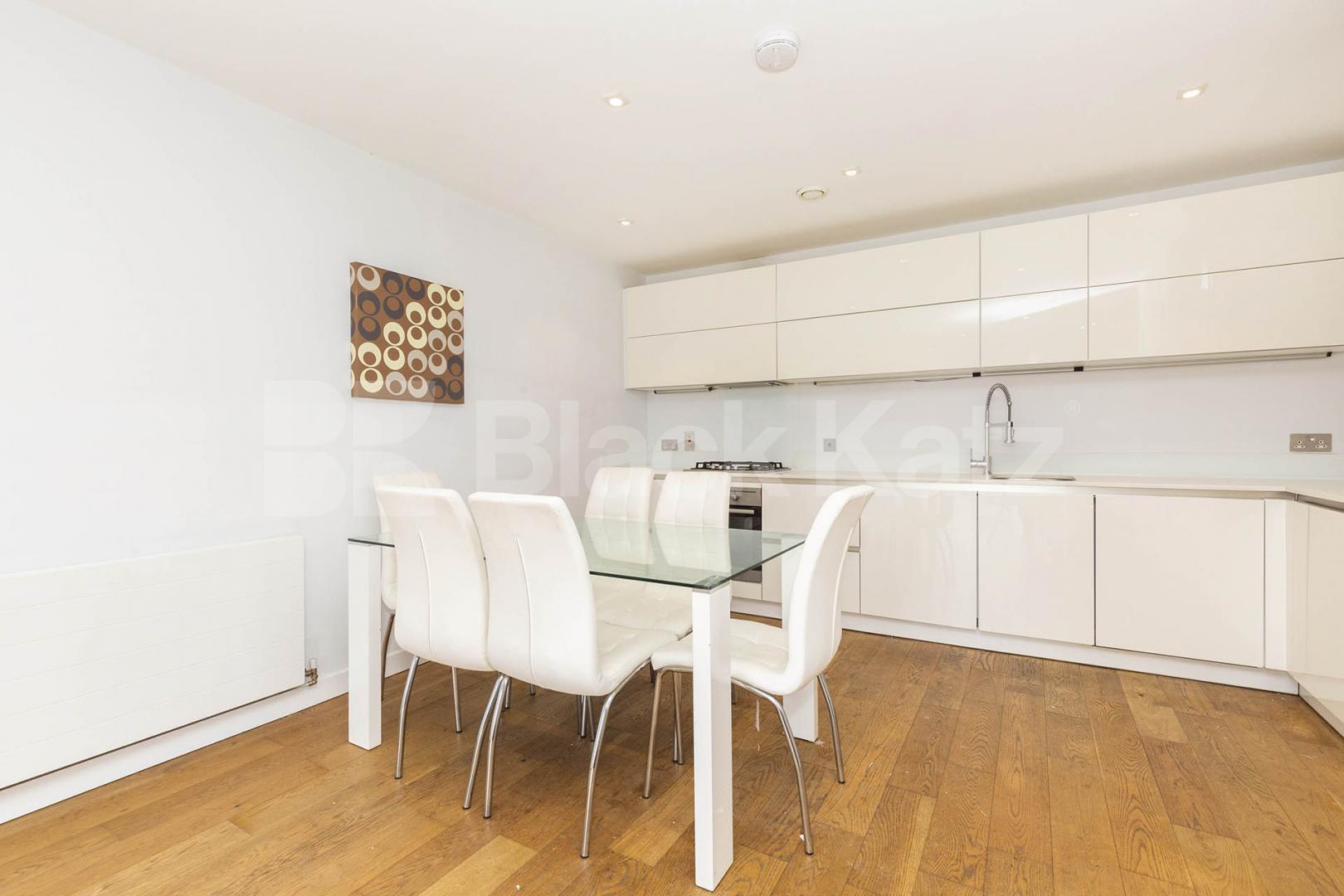 3 bed 3 bath property in the heart of east London with a Terrace Heneage Street , White Chapel  
